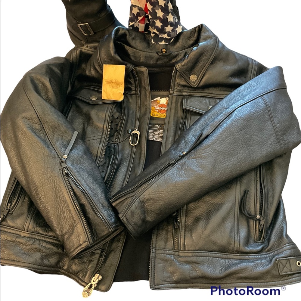 Harley-Davidson Black Leather Biker Jacket with Zipper Details